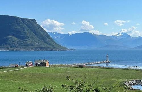 Godøy Casa | Charming House In An Old Barn By The Lighthouse
