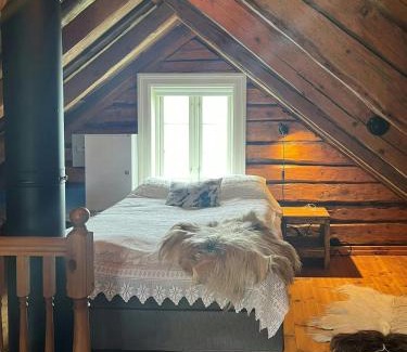 Godøy Casa | Charming House In An Old Barn By The Lighthouse