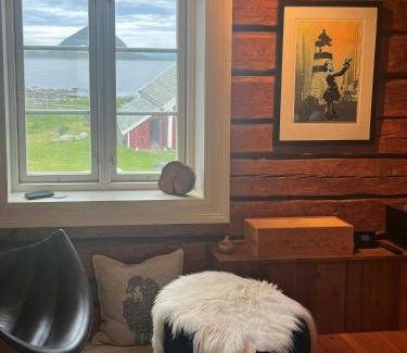 Godøy Casa | Charming House In An Old Barn By The Lighthouse