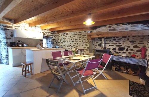 Retournac Cabaña | Encantadora casa en gargantas del Loira con terrazas y estufa de leña