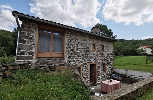 Retournac Cabaña | Encantadora casa en gargantas del Loira con terrazas y estufa de leña
