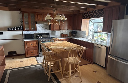 White Mills Casa | Charming Lakefront Retreat: Stunning Views, Cozy Ambiance