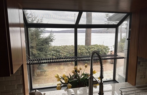 White Mills Casa | Charming Lakefront Retreat: Stunning Views, Cozy Ambiance