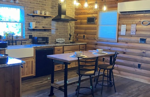 Chuckey Villa | Charming Llama villa at a Llama Farm with beautiful Mountain Views and Sun views