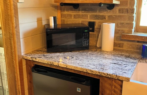 Chuckey Villa | Charming Llama villa at a Llama Farm with beautiful Mountain Views and Sun views