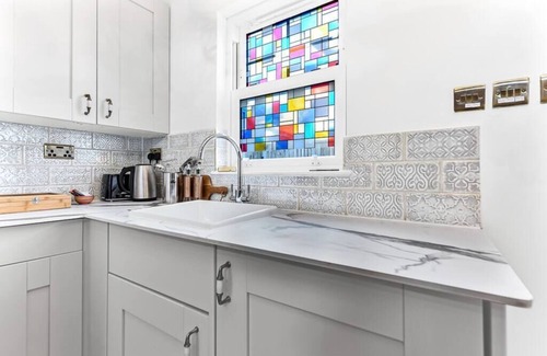 Harringay Apartamento | Charming Log Cabin with Hot Tub and Grill