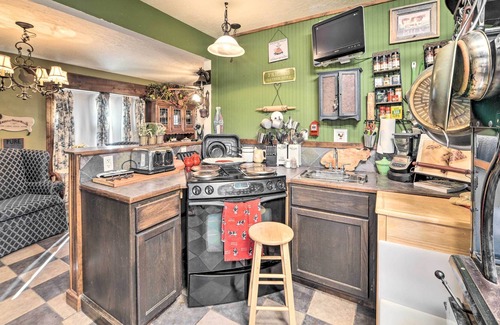 Como Casa | Charming McKenzie Farmhouse w/ Fire Pit!