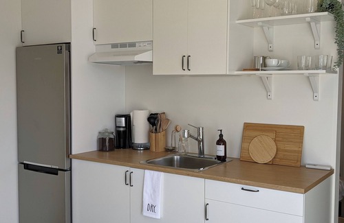 Regional District of Nanaimo Casa | Charming & modern corner suite - lovely ocean views in peaceful Lantzville