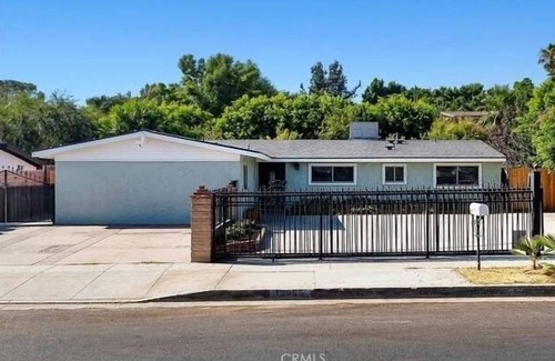 Sylmar Casa | Charming newly remodeled room in Sylmar with WiFi, AC, private entrance.