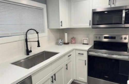 Taylorville Casa | Charming Oasis 2-bedroom house with AC, WiFi in small town Taylorville