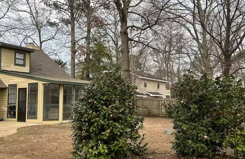 Warner Robins Casa | Charming, peaceful & spacious 3/2 house with sunroom, WiFi, AC in Warner Robins