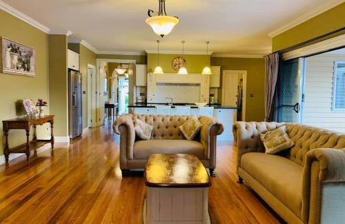 Cowes Villa | Charming period cottage with a picturesque garden