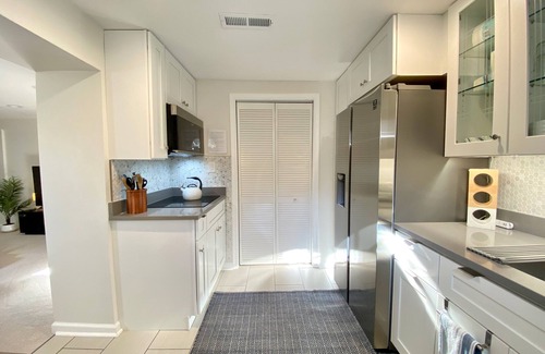 Fort Totten Cama Y Desayuno | CERCA DE METRO ESPACIOSO APARTAMENTO PRIVADO Y MODERNO DE 1 HABITACIÓN