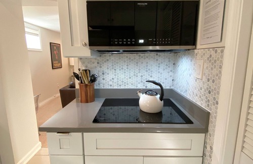 Fort Totten Cama Y Desayuno | CERCA DE METRO ESPACIOSO APARTAMENTO PRIVADO Y MODERNO DE 1 HABITACIÓN