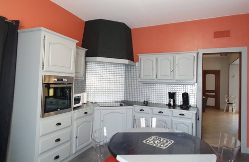 Sivry-sur-Meuse Cabaña | Encantadora casa renovada en la campiña cerca de Verdún: 3 habitaciones, terraza, cocina equipada