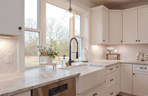 Townsend Otro | Charming Renovated Farmhouse