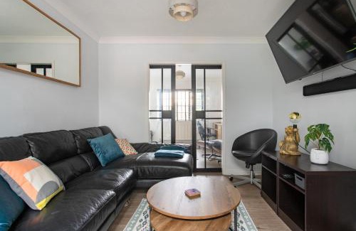 Hainault Apartamento | Charming Retreat Near Grange Hill Central Line