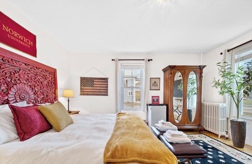 Northfield Cama Y Desayuno | Charming room in bed & breakfast in enchanting Northfield with WiFi