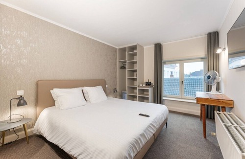 Historical Center Bruges Hotel | Charming Room in Historic Hotel