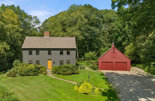 Roxbury Casa | Charming Saltbox Colonial with Modern Amenities