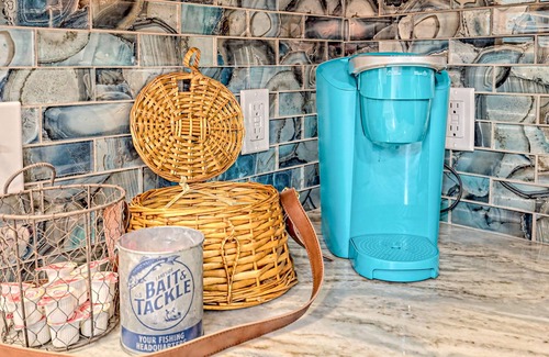 Blairsville Cabina | Charming, single-level cabin with a gas fireplace plus forest & mountain view