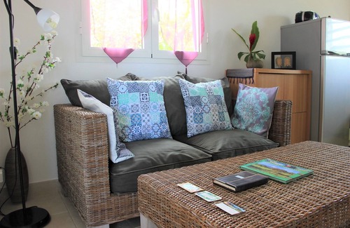 Petite-Ile Cabaña | Encantador escenario con vista al mar, cerca de la laguna, piscina, jardín ideal pareja + bebé
