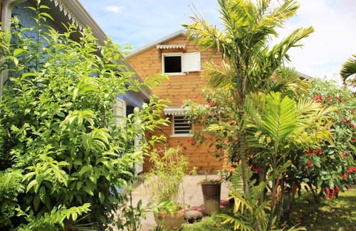 Petite-Ile Cabaña | Encantador escenario con vista al mar, cerca de la laguna, piscina, jardín ideal pareja + bebé