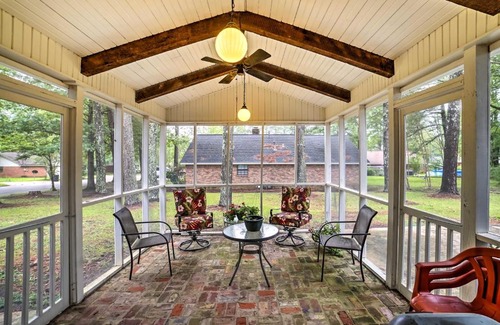 Starkville Casa | Charming Starkville House with Yard - 2 Mi to MSU!