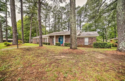 Starkville Casa | Charming Starkville House with Yard - 2 Mi to MSU!