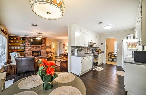 Starkville Casa | Charming Starkville House with Yard - 2 Mi to MSU!