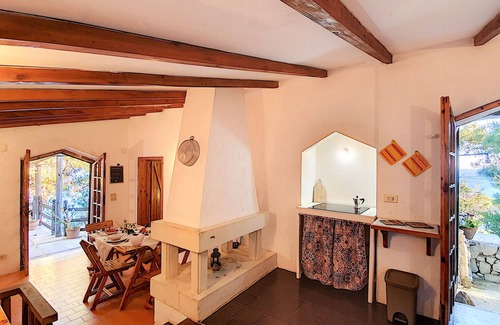 Castro Marina Cabaña | Charming stone trullo with sea access (house F)