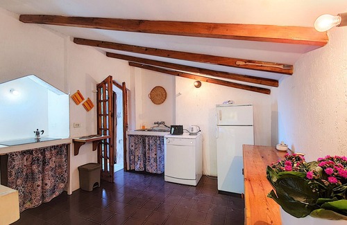 Castro Marina Cabaña | Charming stone trullo with sea access (house F)