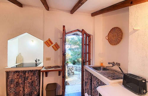 Castro Marina Cabaña | Charming stone trullo with sea access (house F)