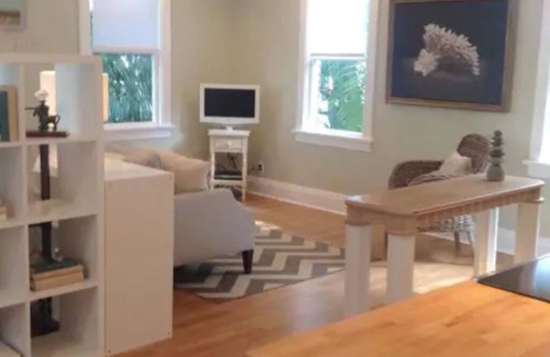 Palma Ceia Apartamento | Charming studio in So Tampa Near Bayshore/Downtown with Wifi & AC