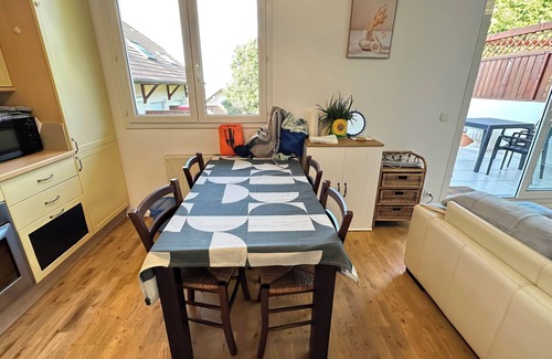 Archamps Apartamento | Charming T3 duplex, 67m2 13m2 outdoor terrace, 1km from Geneva, parking box.