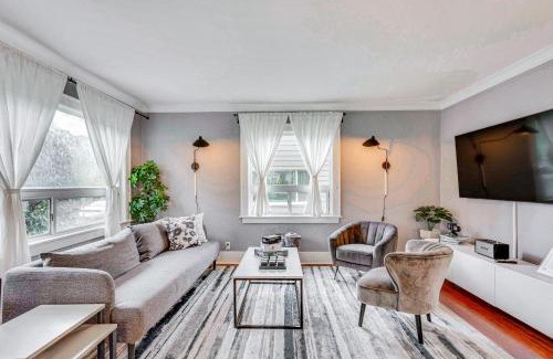 Hilltop Casa | Charming Tacoma Vacation Rental 2 Mi to Downtown!