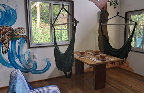 Carenero Island Cabaña | Charming Tiny House, 1 minute walk to surf and beaches, peaceful.