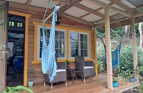 Carenero Island Cabaña | Charming Tiny House, 1 minute walk to surf and beaches, peaceful.