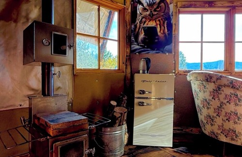 Braintree Cabina | Charming TREEHOUSE in remote location