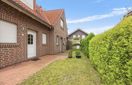 Wangerland Casa | Charming vacation home "Lütte Uttied": Your cozy retreat on the North Sea