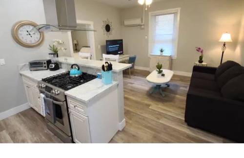 Downtown Condominio | Charming Vintage Downtown Gem