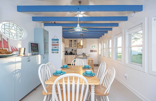 Fishing Creek Otro | Charming Waterfront Farmhouse 10 minutes from Blackwater NWR - Pet Friendly