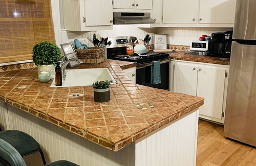 Homosassa Cabaña | Charming Waterfront Canal Home in beautiful Old Homosassa! 5 Kayaks, Dock, Bikes