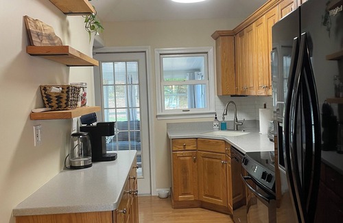 Sutton Casa | Charming year round 2 bedroom 2 bath house.