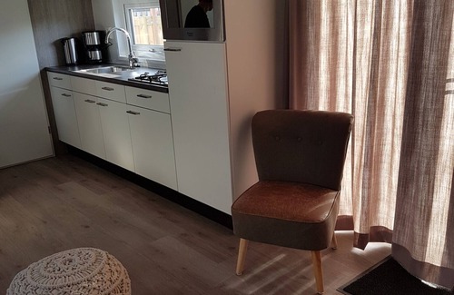 Serooskerke Chalet De Esquí | Charmingly decorated chalet Florence 2 near the sea serooskerke