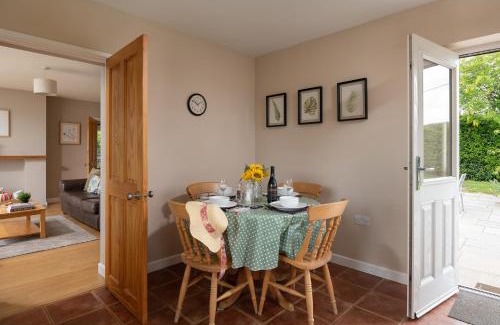 Kenilworth Casa | Chase Lodge, Kenilworth, Family Sized Cottage With free Wifi