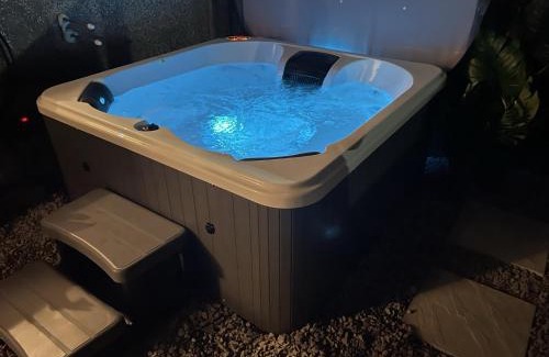 Woodhorn Casa | Château by the Sea - Luxury hotel style 3 bed with hot tub