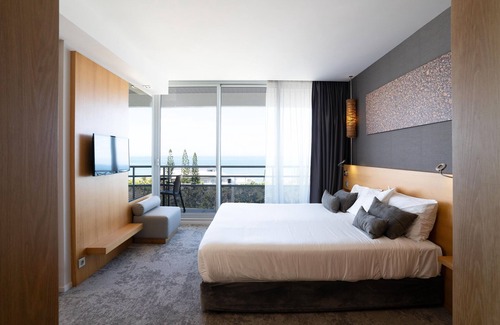Noumea Hotel | Chateau Royal Beach Resort and Spa