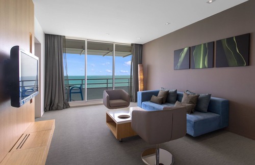 Noumea Hotel | Chateau Royal Beach Resort and Spa