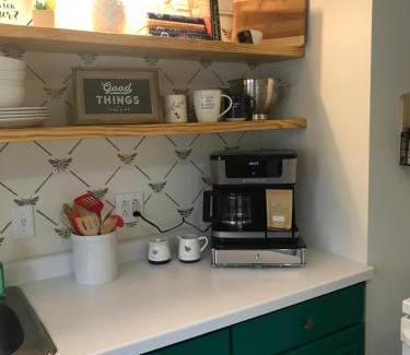 Decatur Casa | Cheerful 2 Bedroom Cottage on 5th